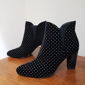 Badgley Mischka Evita Booties Size 8 Black Velvet